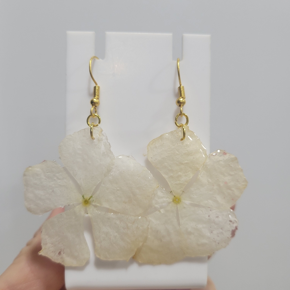 Elegant Floral Gold Earrings